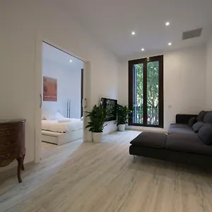 Appartement Roger De Lluria Design